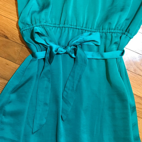 👗NWOT Emerald Silky Detailed Button Down Dr… - Picture 8 of 8